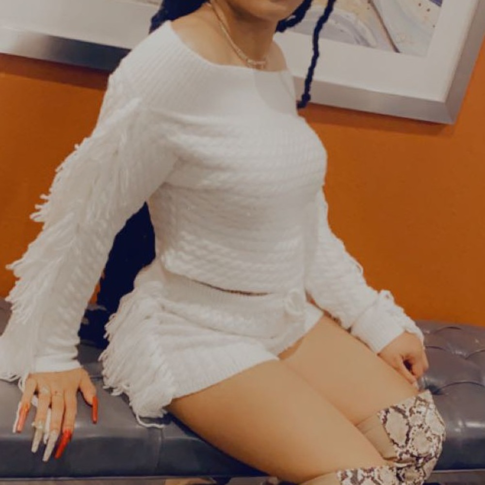 White short fringe set